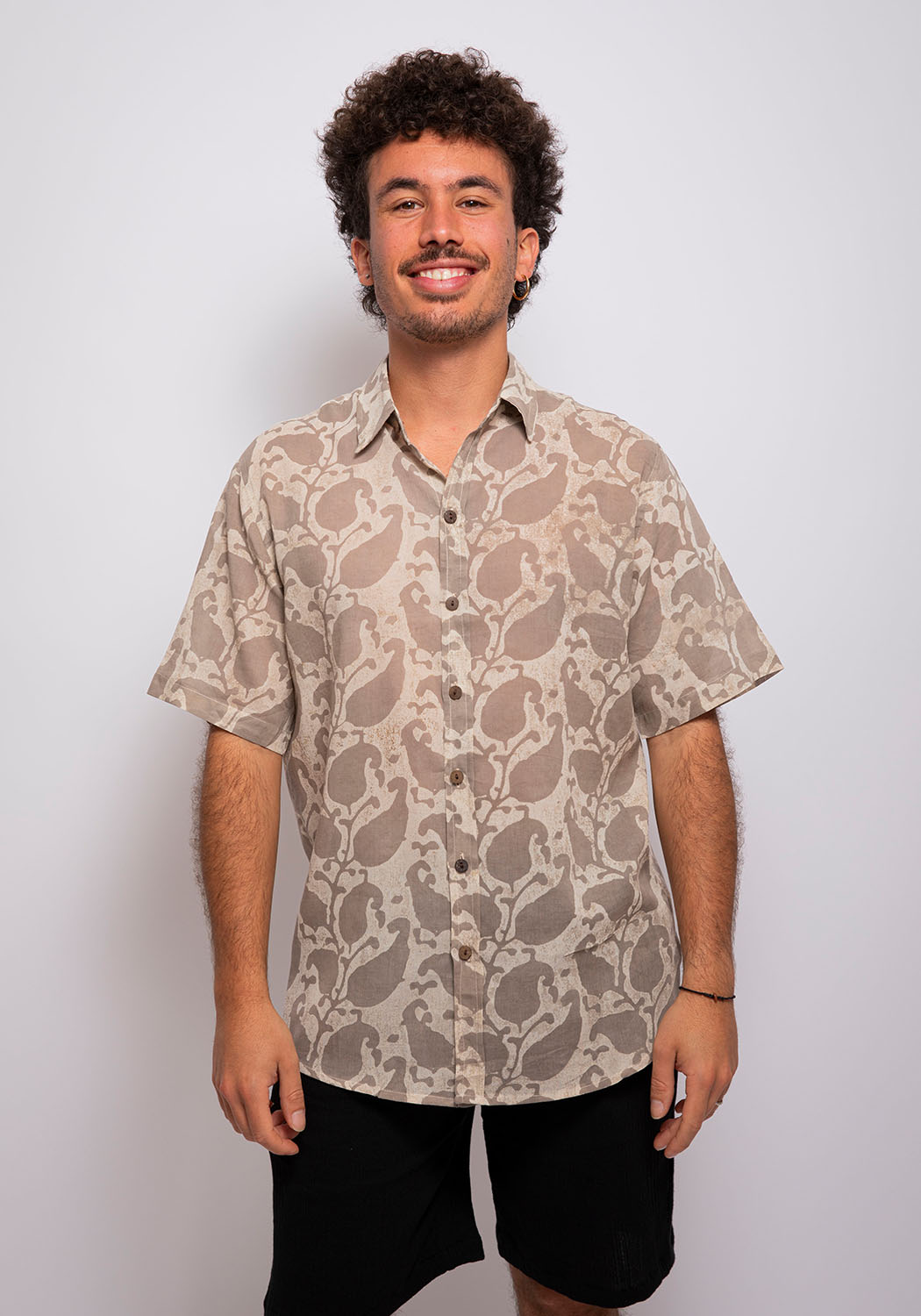 Baumwoll-Sommerhemd mit natürlichem Print in Sand