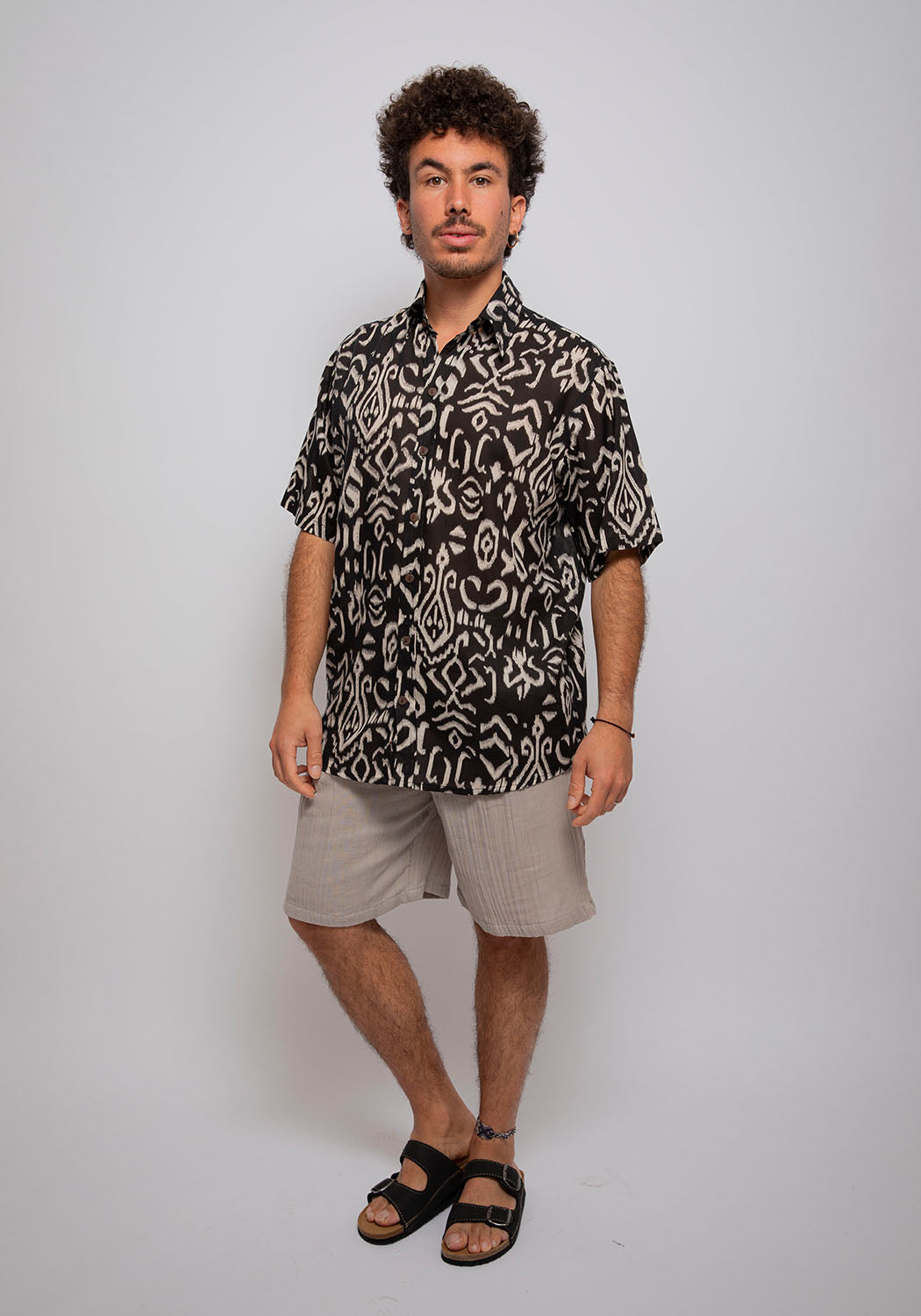 Baumwoll-Sommerhemd mit ethnischem Print in Schwarz