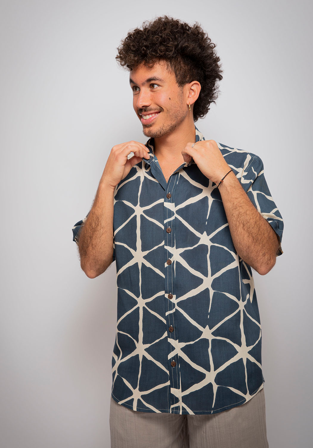 Viskose-Hemd mit geometrischem Print in Blau