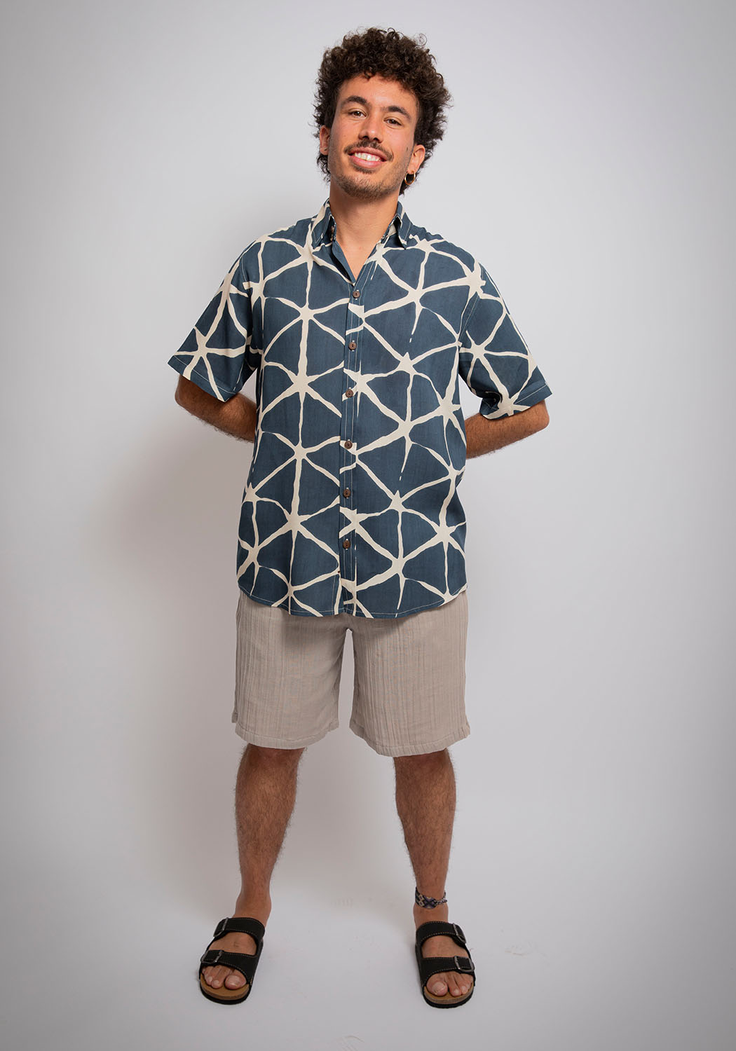 Viskose-Hemd mit geometrischem Print in Blau