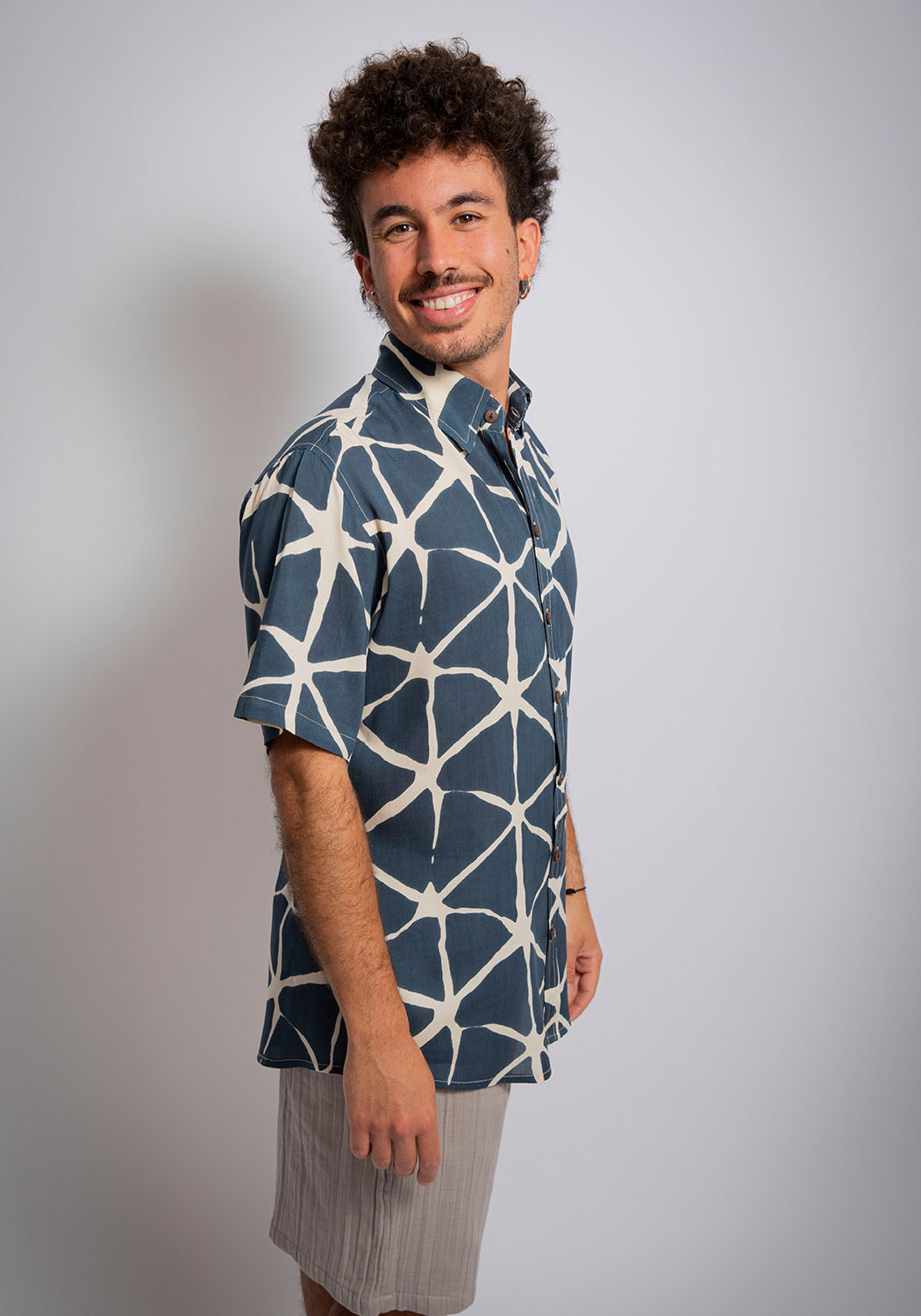 Viskose-Hemd mit geometrischem Print in Blau