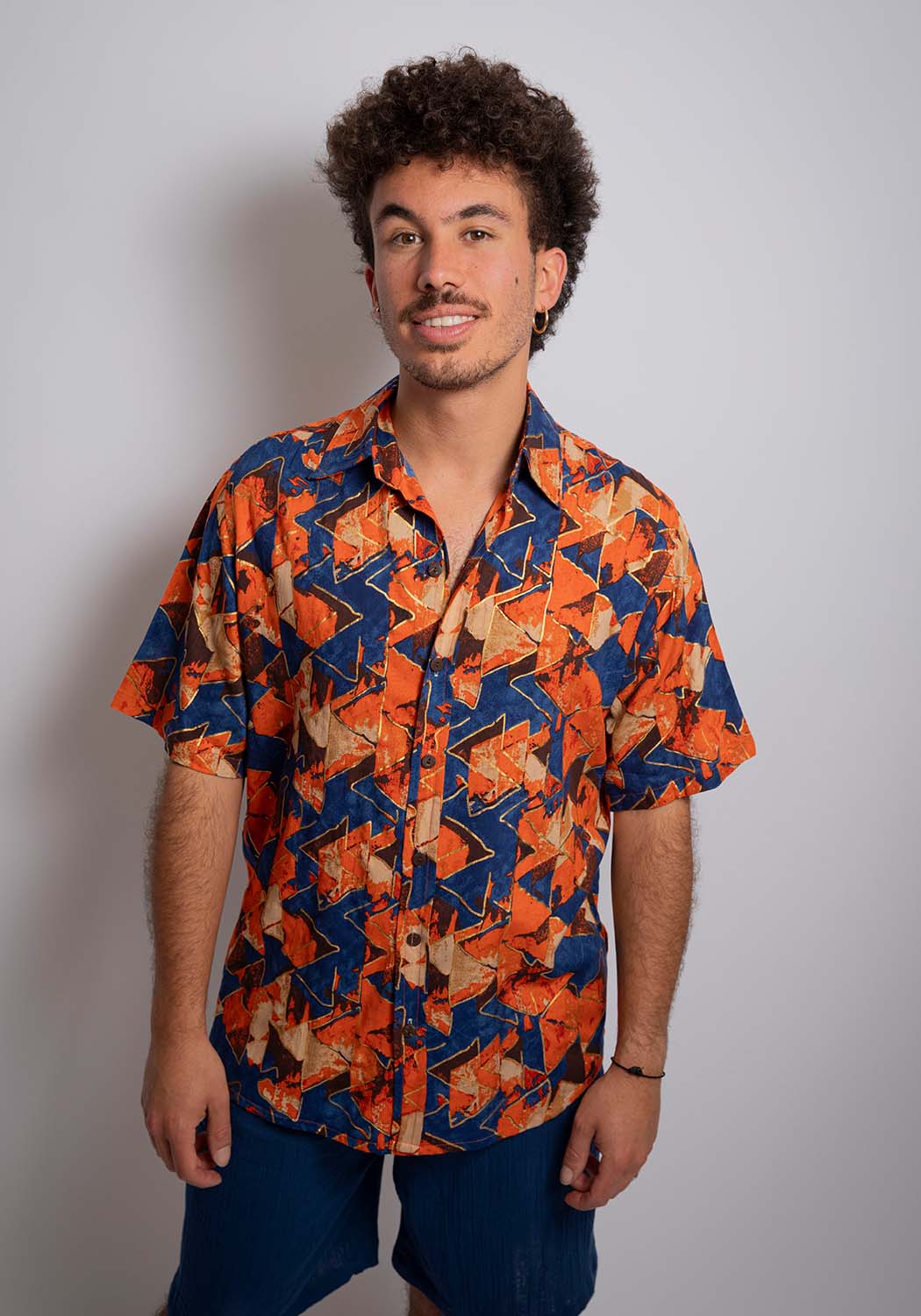 Viskosehemd mit geometrischem Retro-Print in Goldorange