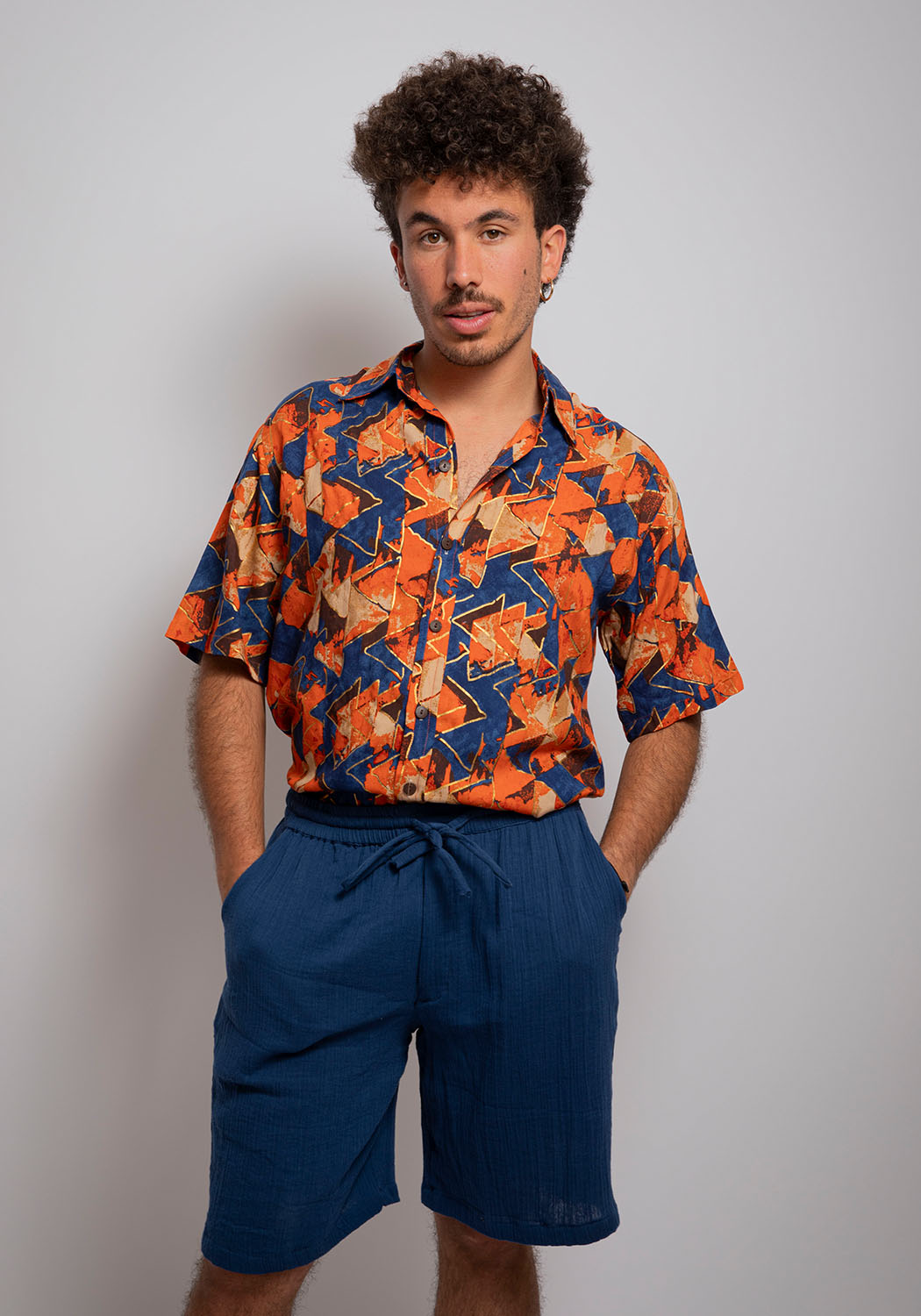 Viskosehemd mit geometrischem Retro-Print in Goldorange