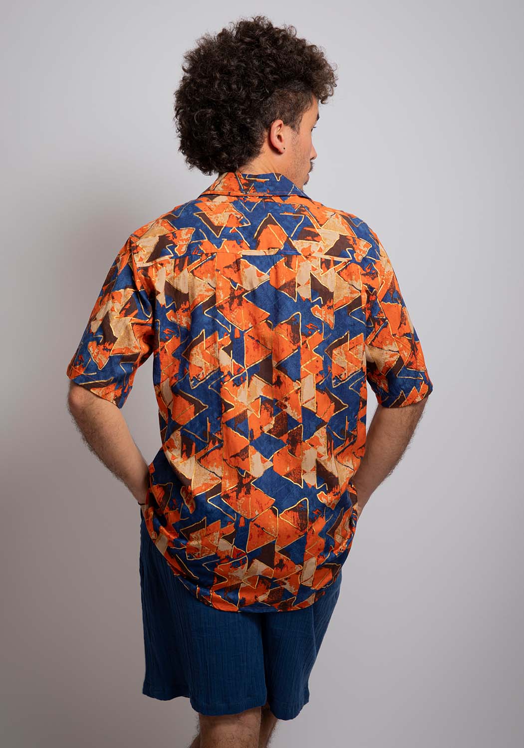 Viskosehemd mit geometrischem Retro-Print in Goldorange