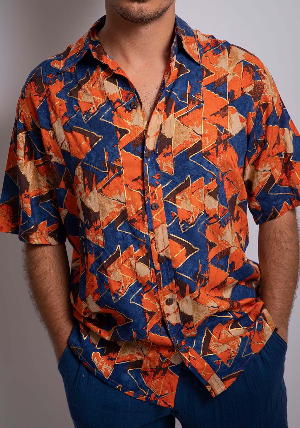 Viskosehemd mit geometrischem Retro-Print in Goldorange