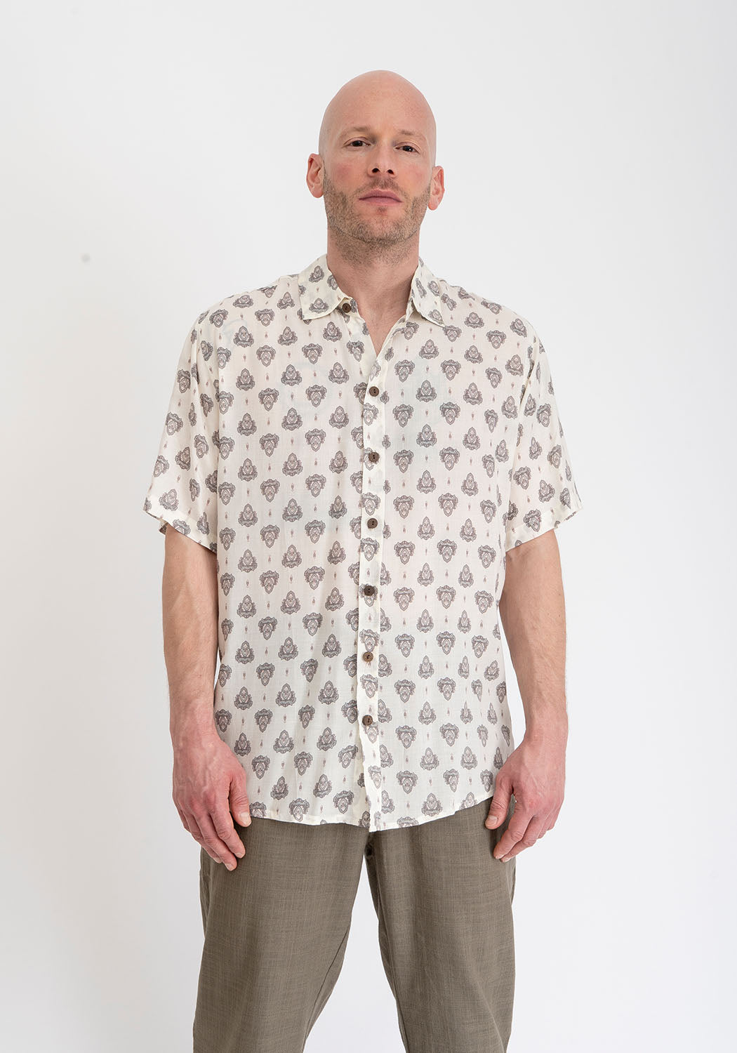 Viskosehemd mit feinem Mandala-Print in Weiß