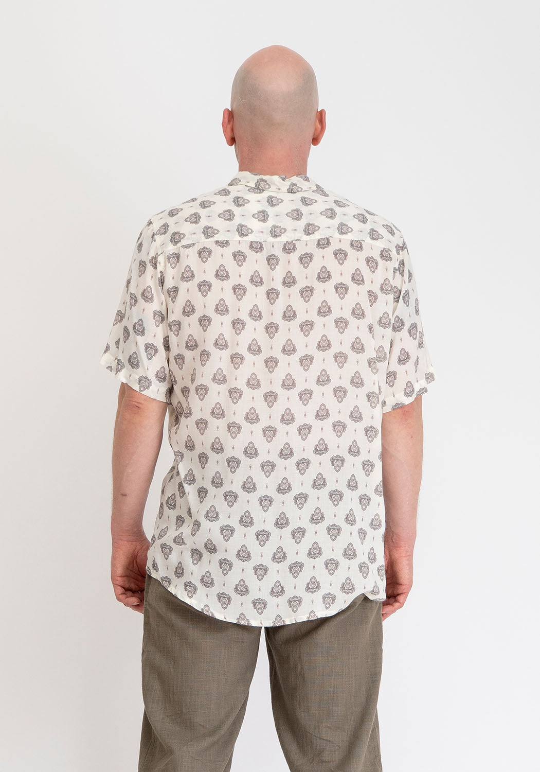 Viskosehemd mit feinem Mandala-Print in Weiß