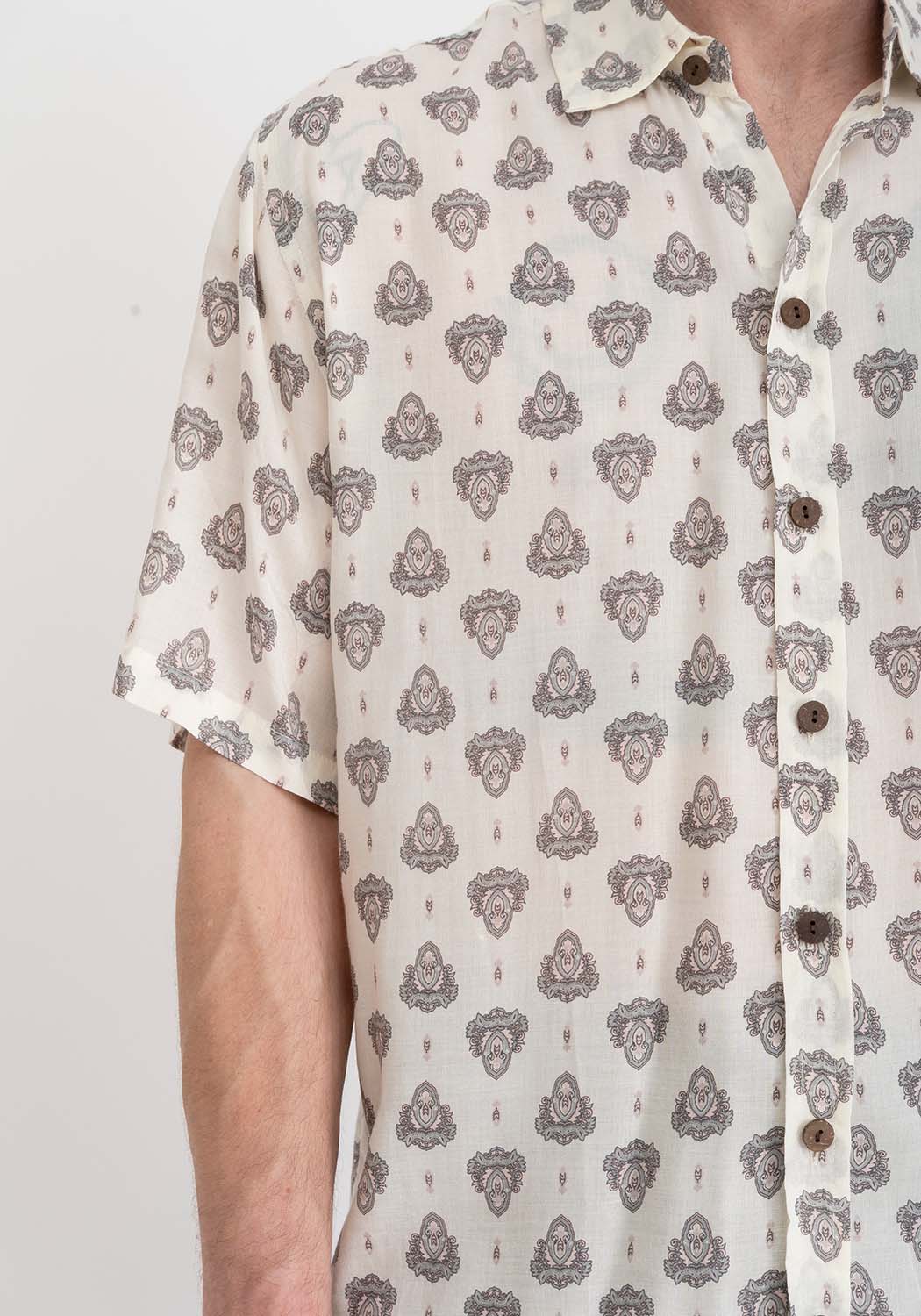 Viskosehemd mit feinem Mandala-Print in Weiß