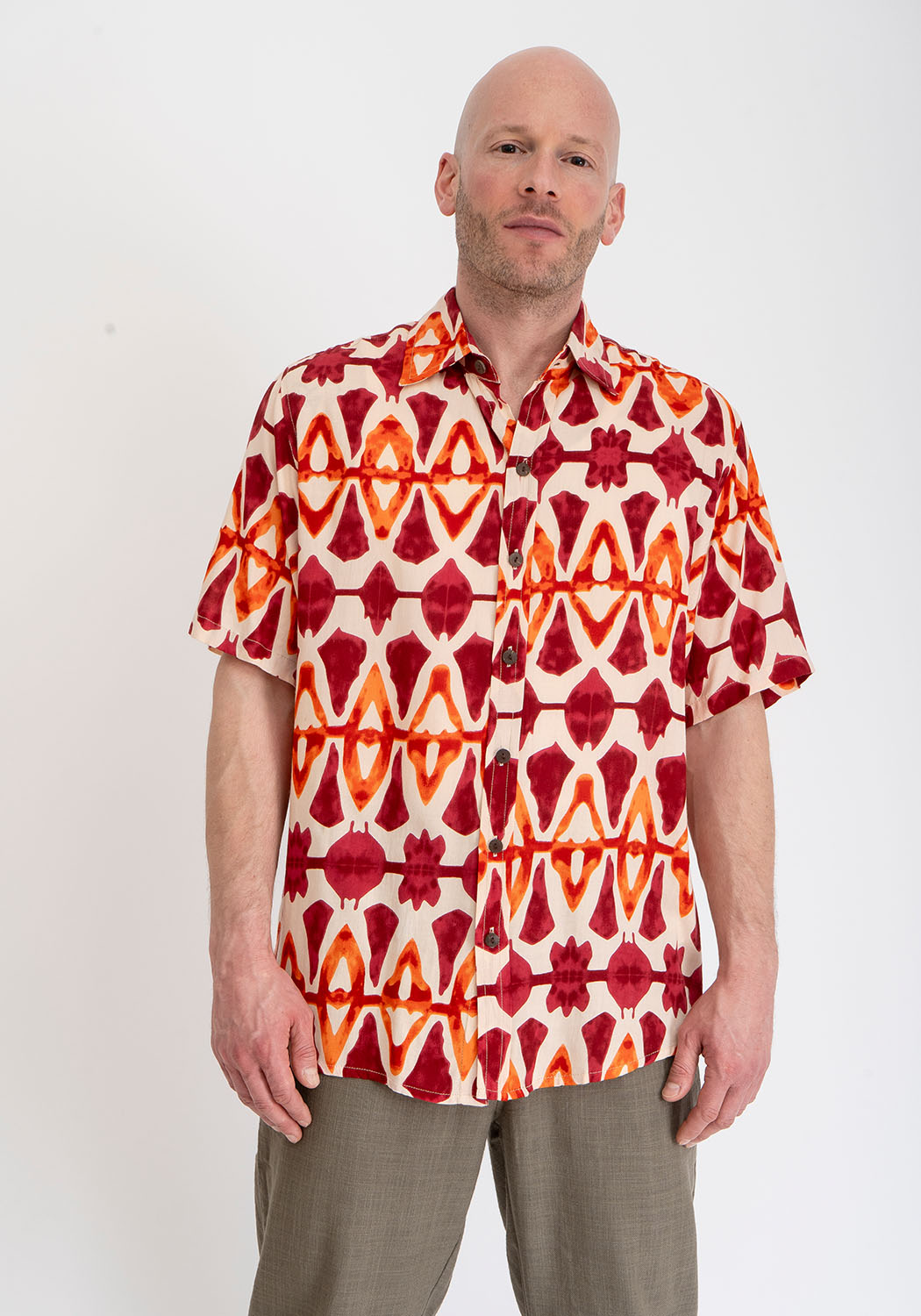 Viskosehemd mit abstraktem Print in Rostrot und Orange