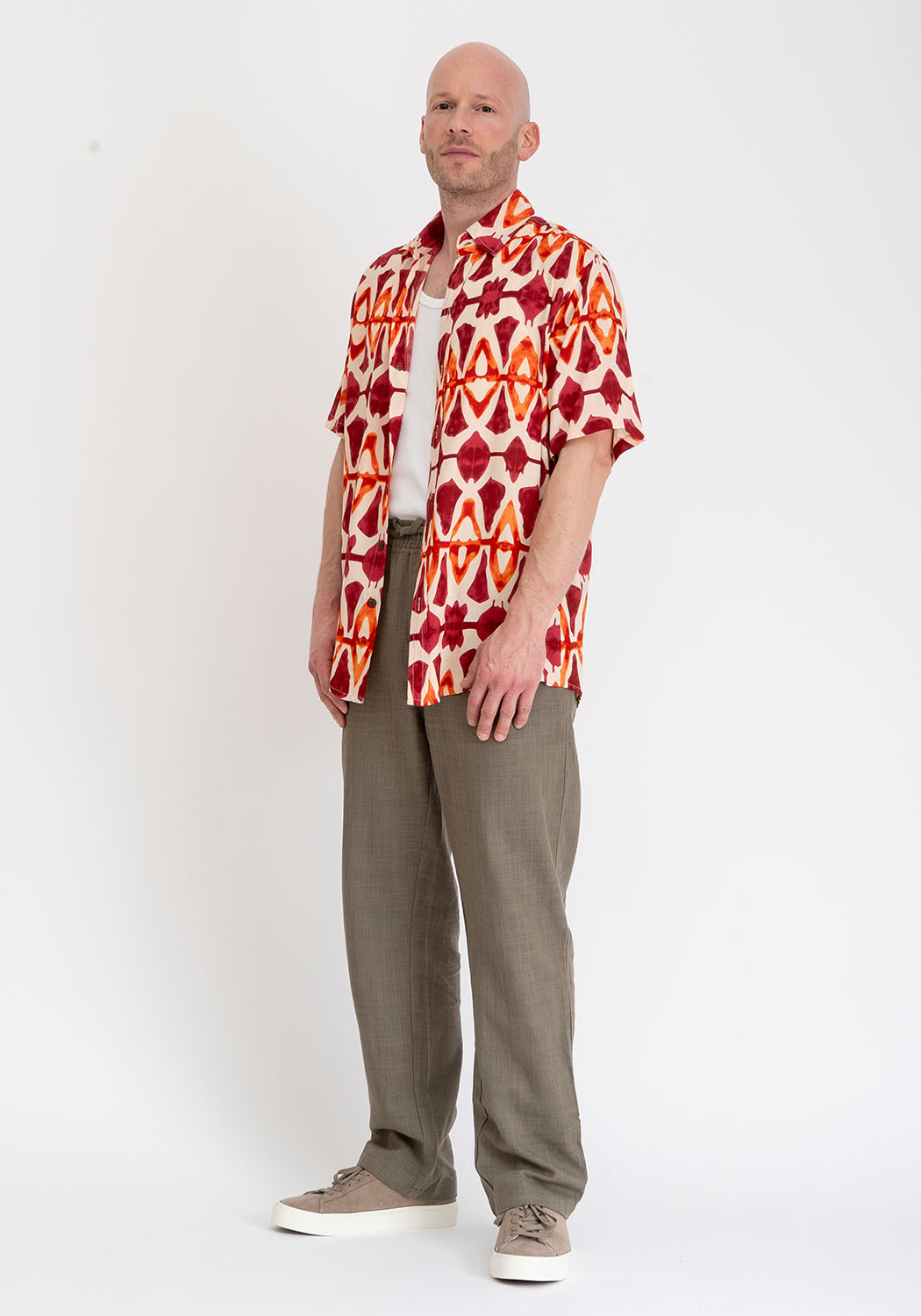 Viskosehemd mit abstraktem Print in Rostrot und Orange