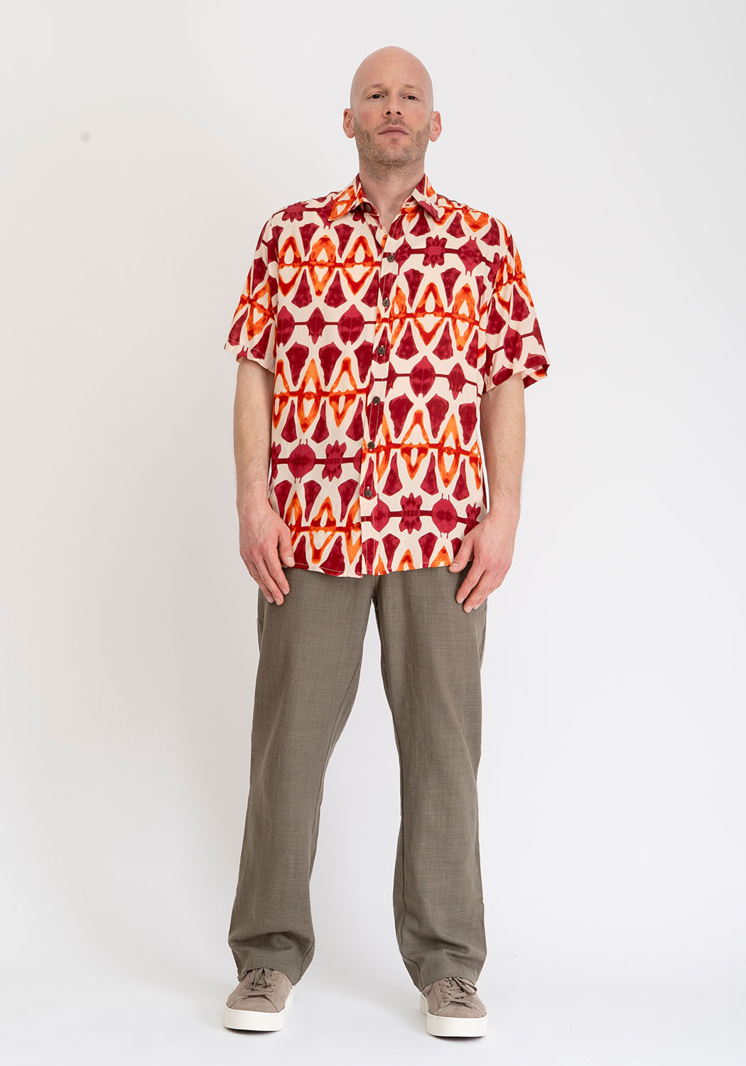 Viskosehemd mit abstraktem Print in Rostrot und Orange
