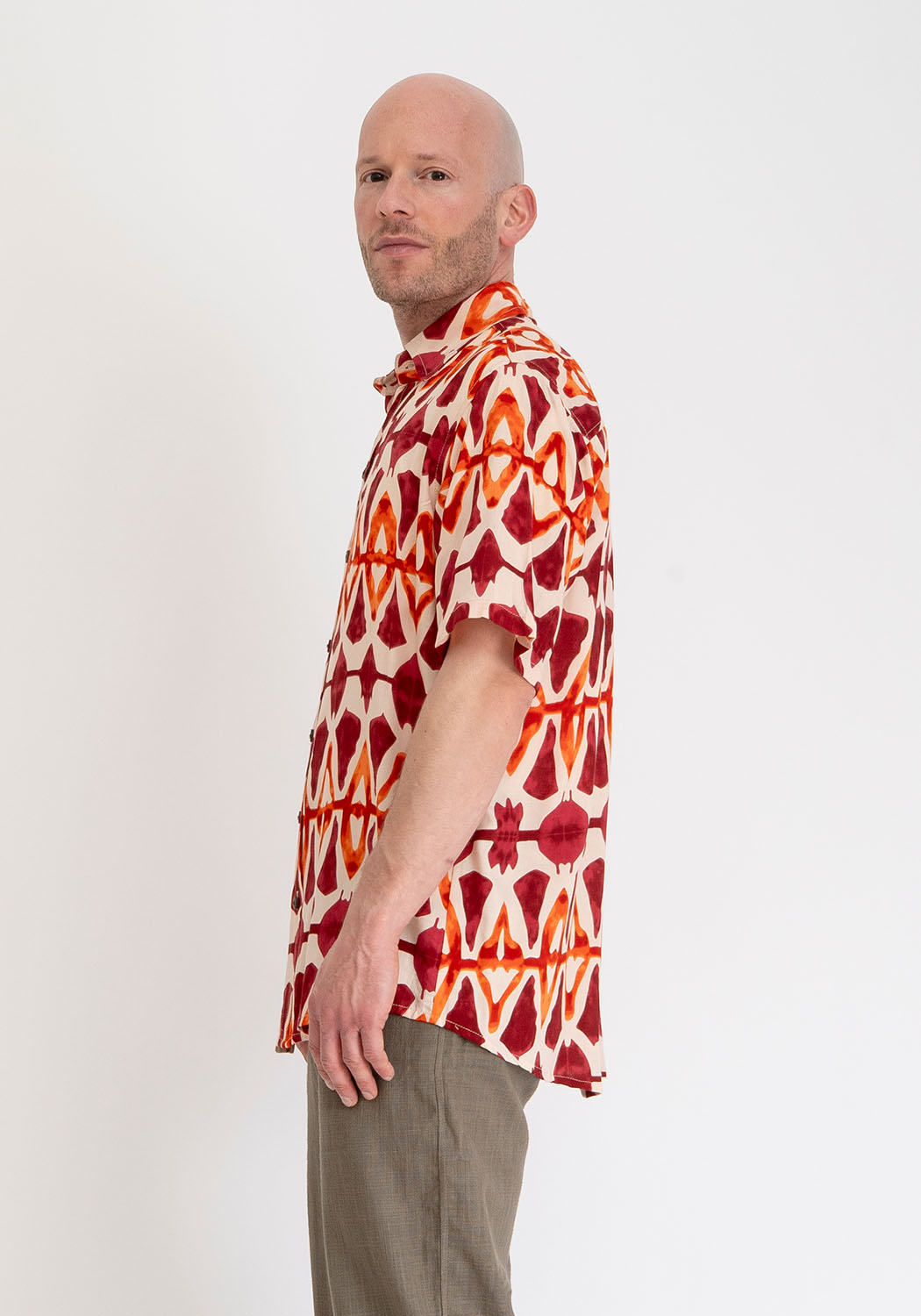 Viskosehemd mit abstraktem Print in Rostrot und Orange