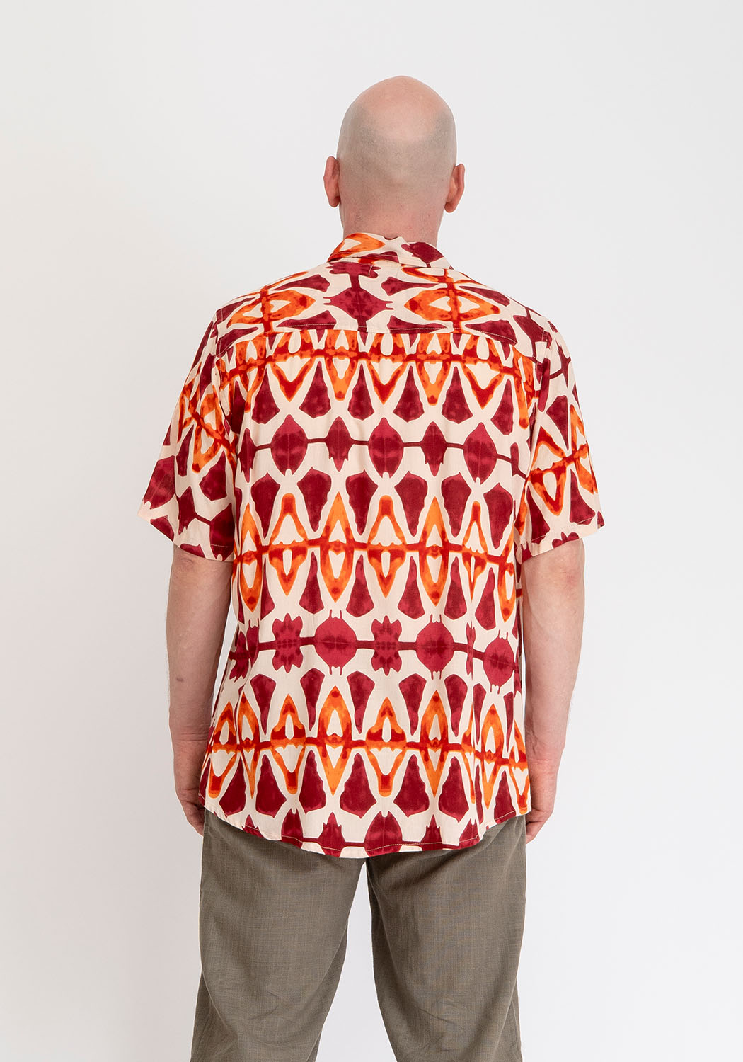 Viskosehemd mit abstraktem Print in Rostrot und Orange