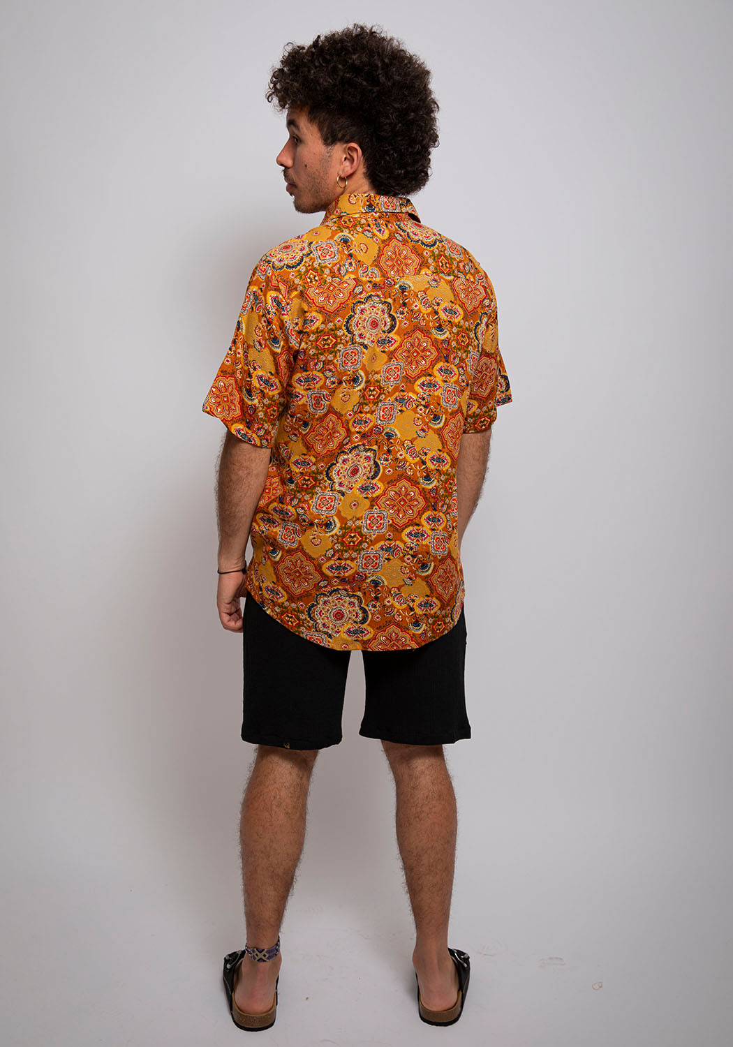 Viskosehemd mit Mandala-Print in Safran