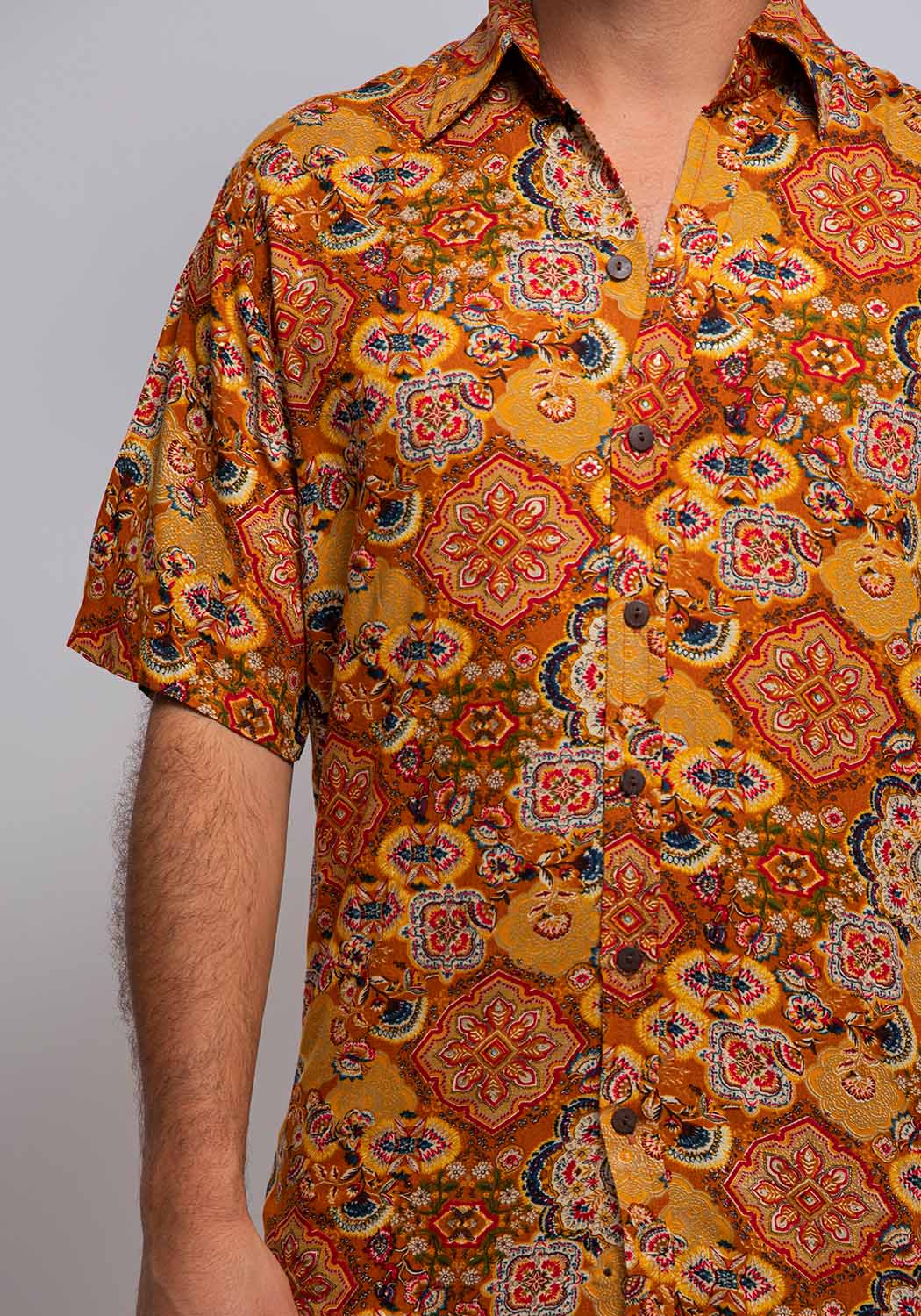 Viskosehemd mit Mandala-Print in Safran