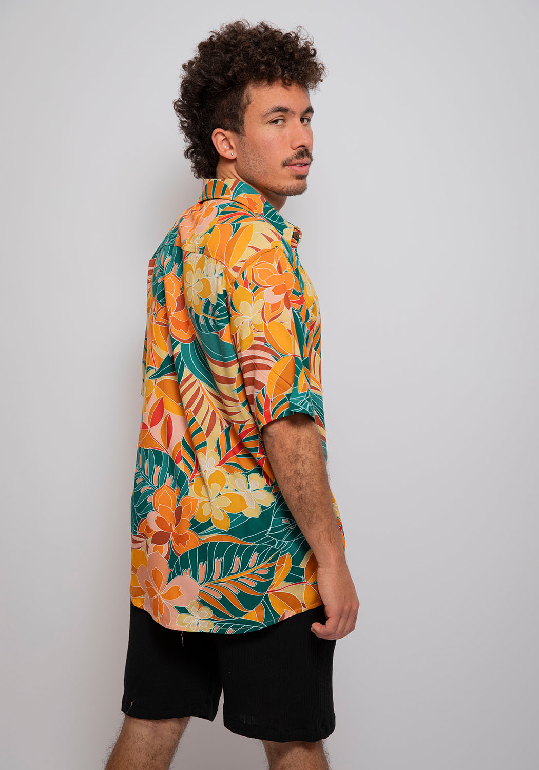 Viskose-Hemd mit tropischem Multicolor-Print
