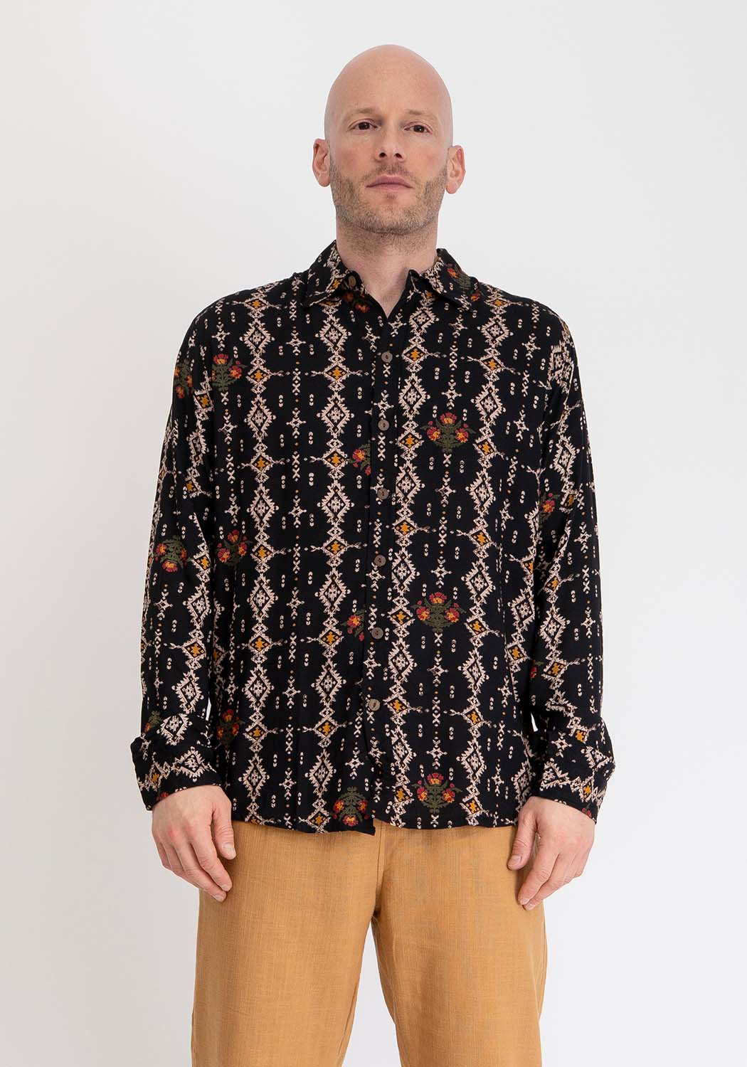 Langarmhemd aus Viskose mit Retro-Print in Schwarz