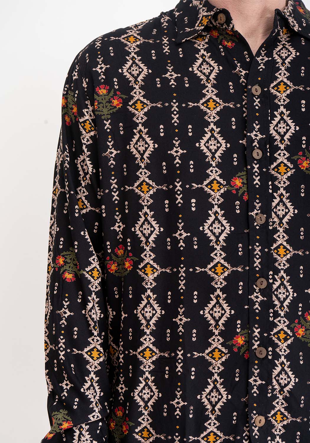 Langarmhemd aus Viskose mit Retro-Print in Schwarz