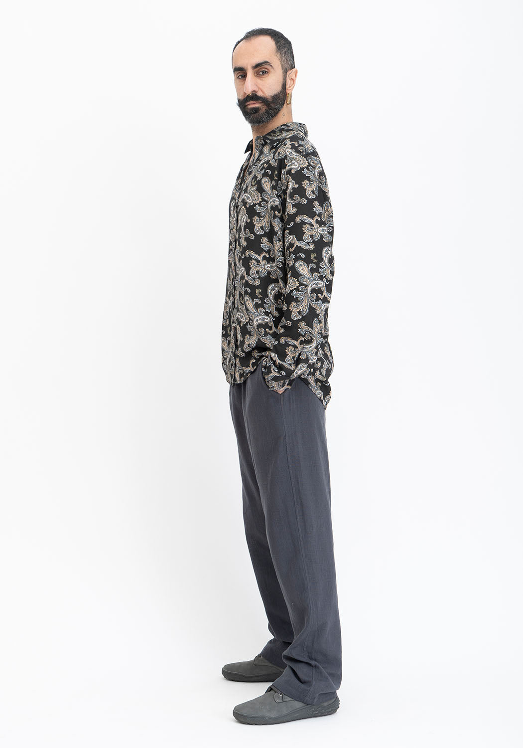 Langarmhemd aus Viskose mit Paisley-Muster in Schwarz