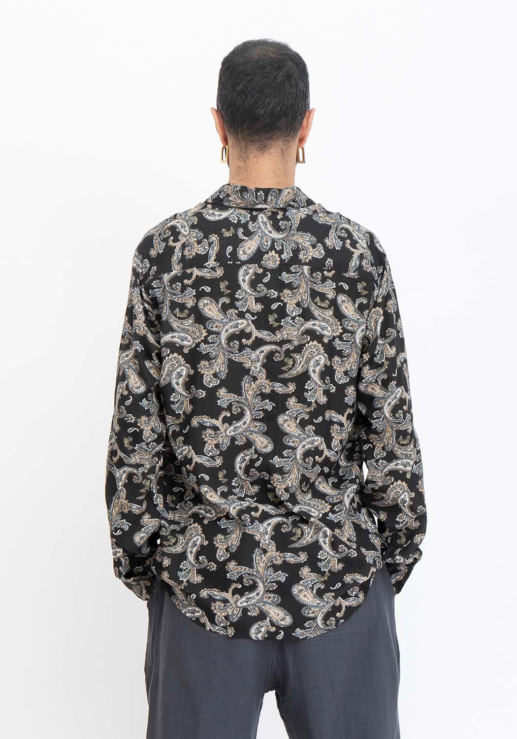 Langarmhemd aus Viskose mit Paisley-Muster in Schwarz