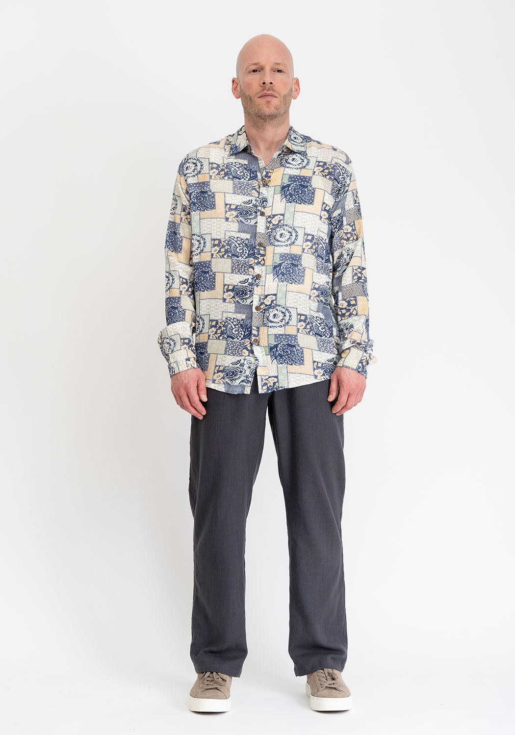 Langarmhemd aus Viskose mit Patchwork-Print in Blau-Gelb
