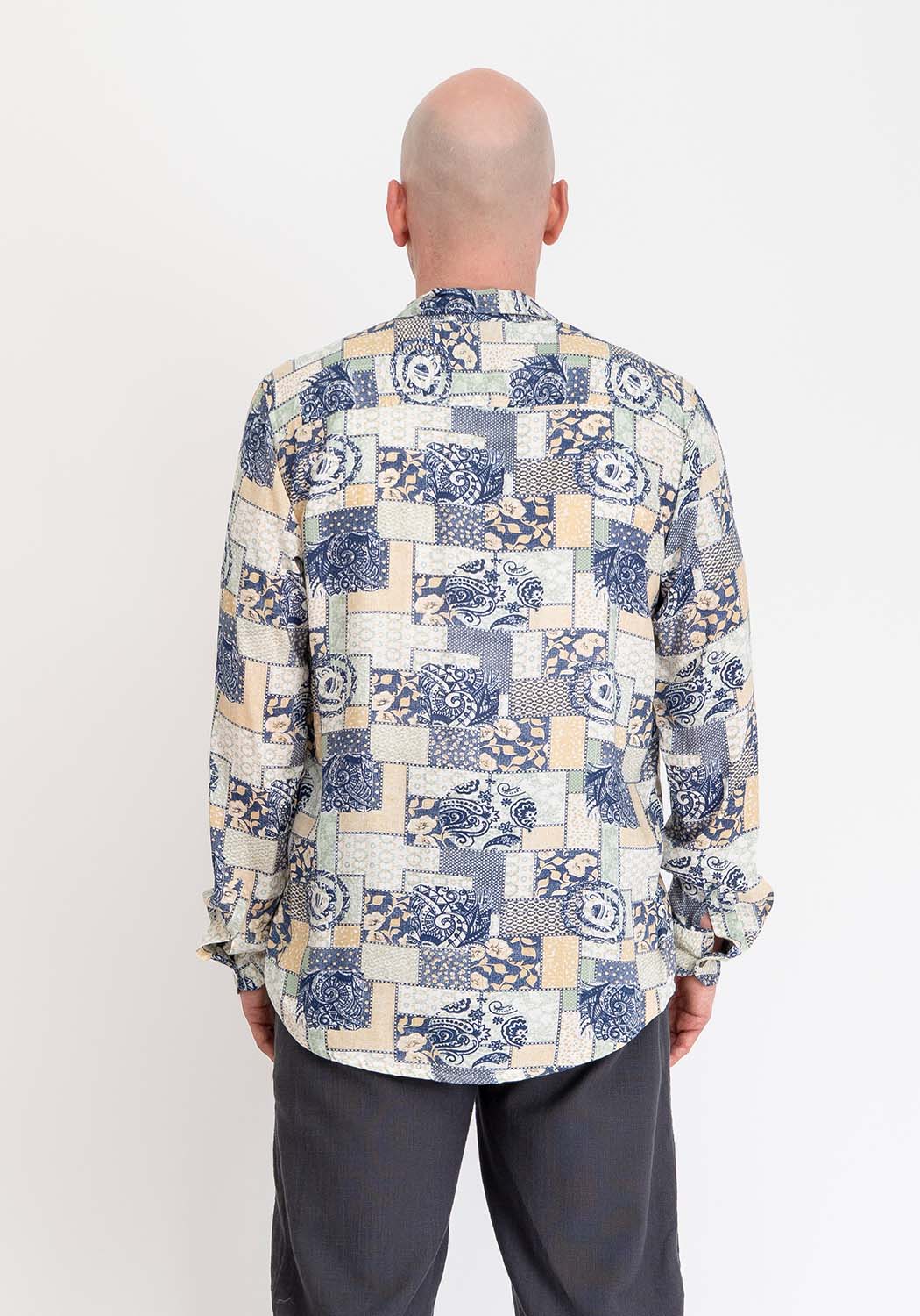 Langarmhemd aus Viskose mit Patchwork-Print in Blau-Gelb