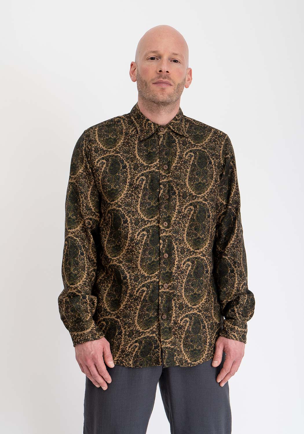 Langarmhemd aus mitteldicker Viskose mit großem Paisley-Muster