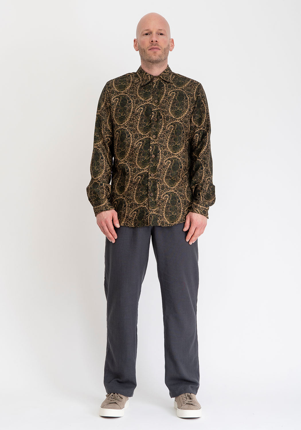 Langarmhemd aus mitteldicker Viskose mit großem Paisley-Muster