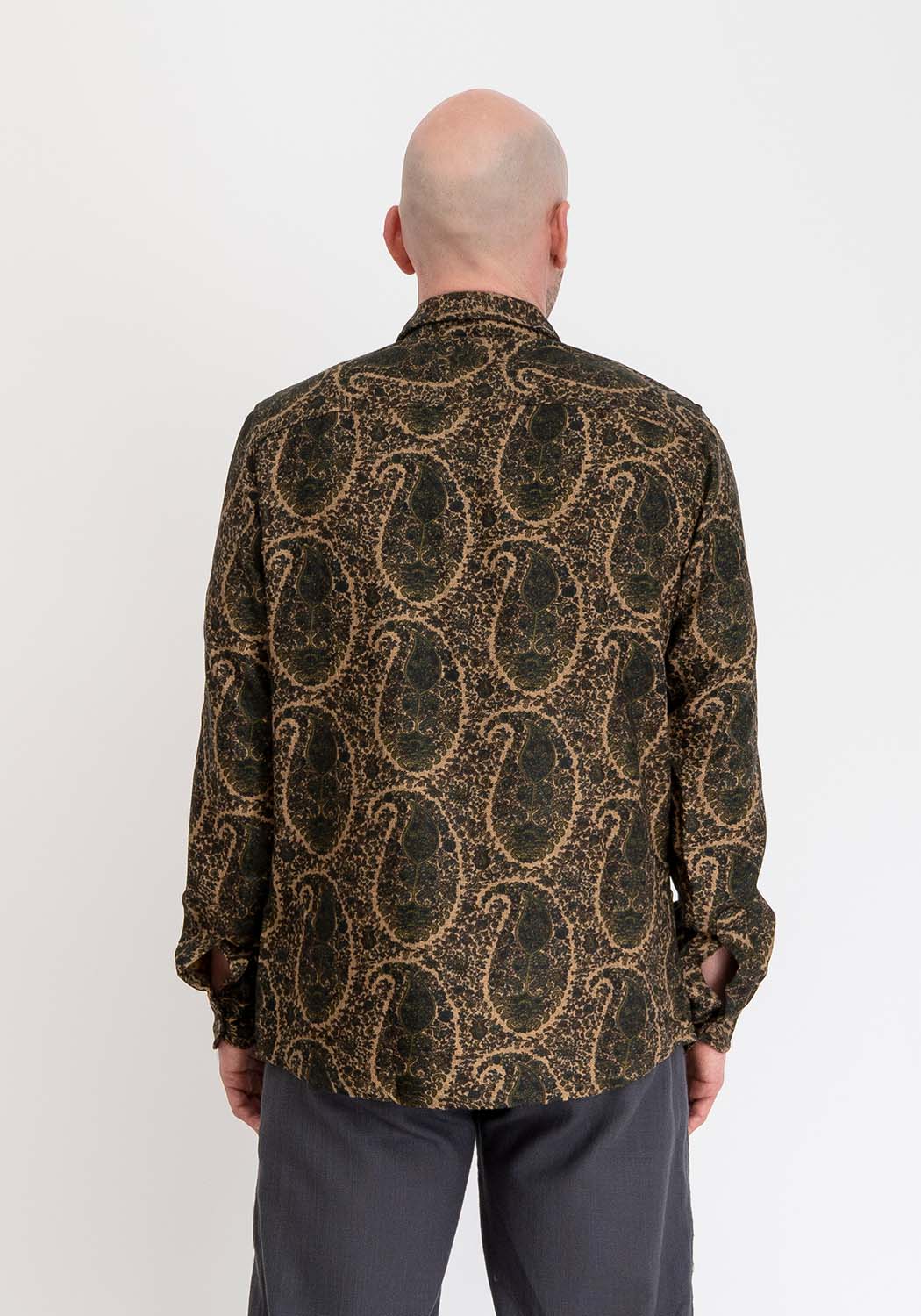 Langarmhemd aus mitteldicker Viskose mit großem Paisley-Muster