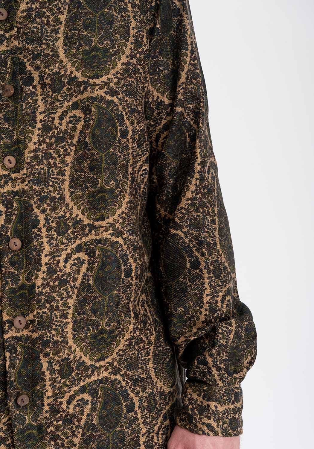 Langarmhemd aus mitteldicker Viskose mit großem Paisley-Muster