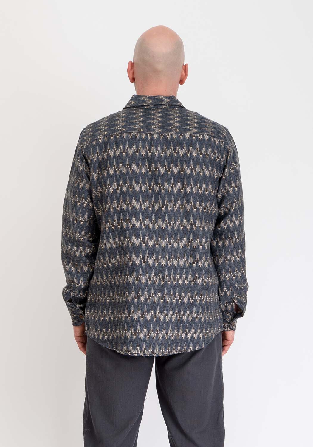 Langarmhemd aus mitteldicker Viskose mit kleinem Chevron-Muster