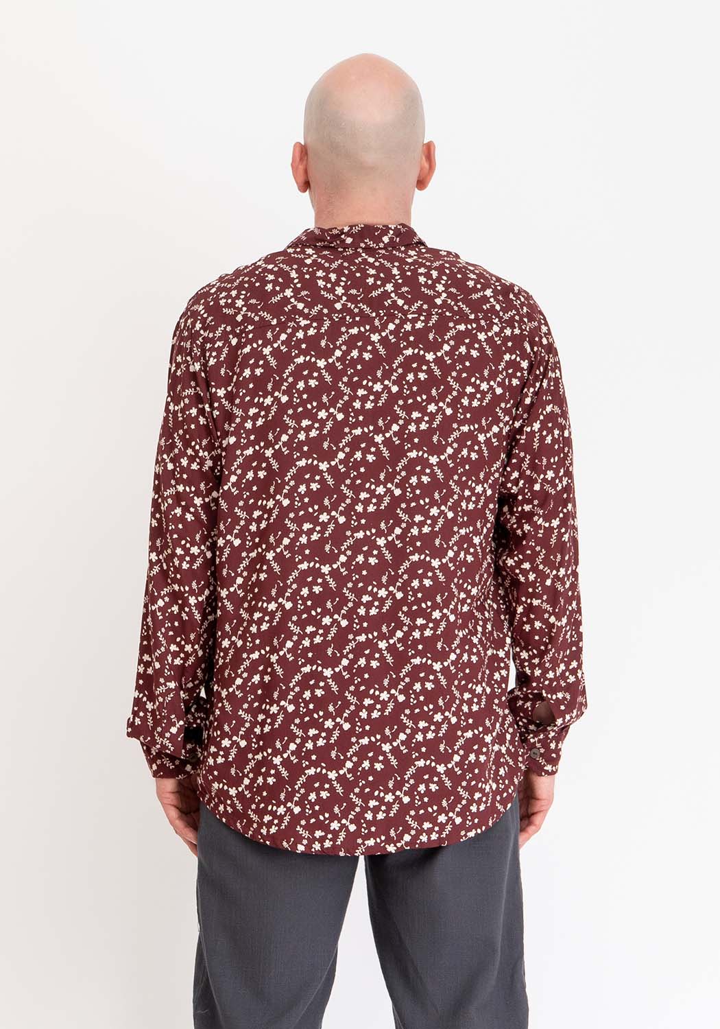 Langärmliges Viskosehemd mit Mikro-Blumenprint in Burgunderrot