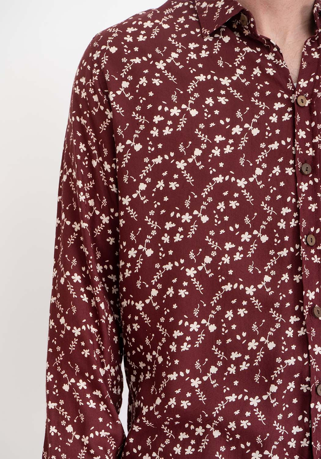 Langärmliges Viskosehemd mit Mikro-Blumenprint in Burgunderrot